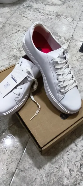 Zapatillas blancas de piel sin estrenar