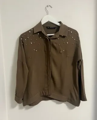 Camisa Zara con perlas