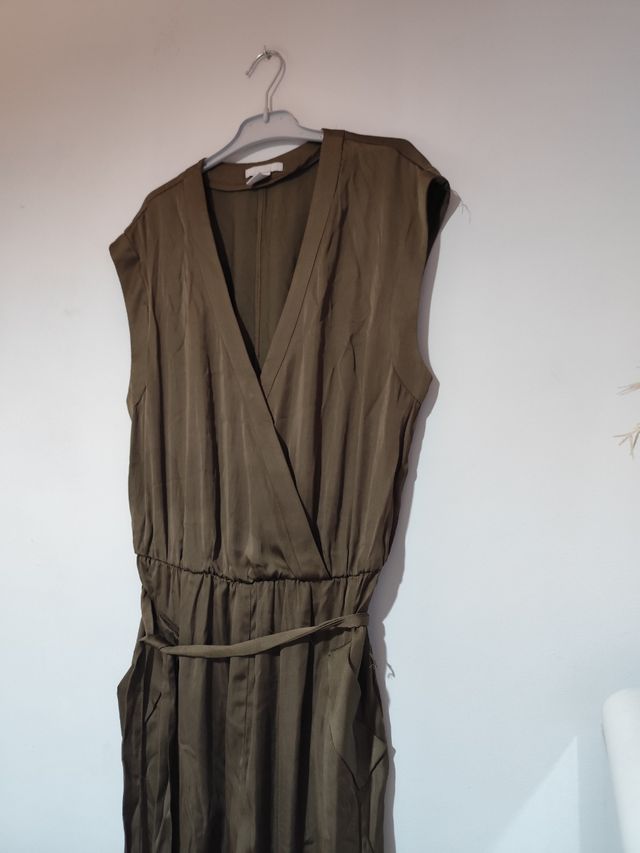 Mono H&M verde militar talla 40
