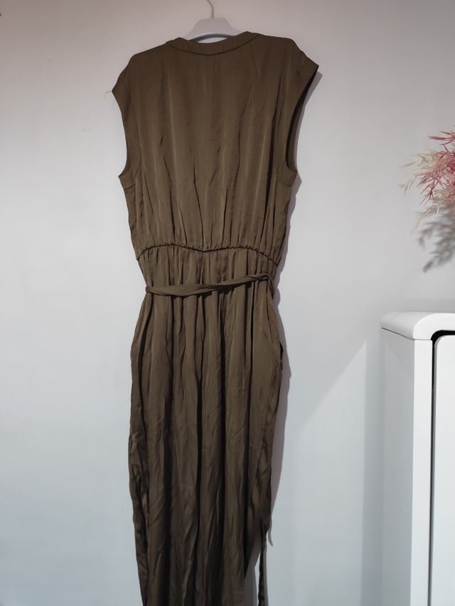 Mono H&M verde militar talla 40
