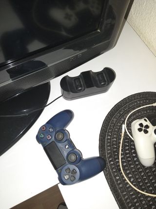 PS4 1 TB + Mando y Cables