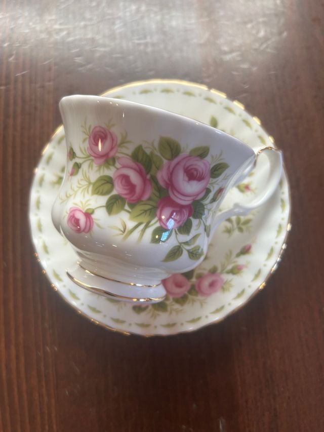 Tazza da tè Royal Albert con piattino