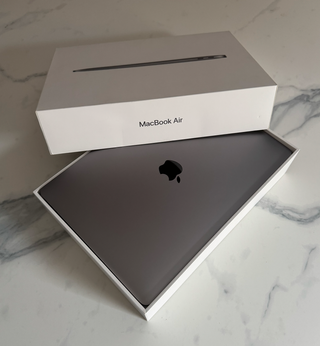 Apple MacBook Air M1 512GB / 8GB / Gris Espacial