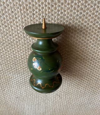 Castiçal de madeira pintado à mão