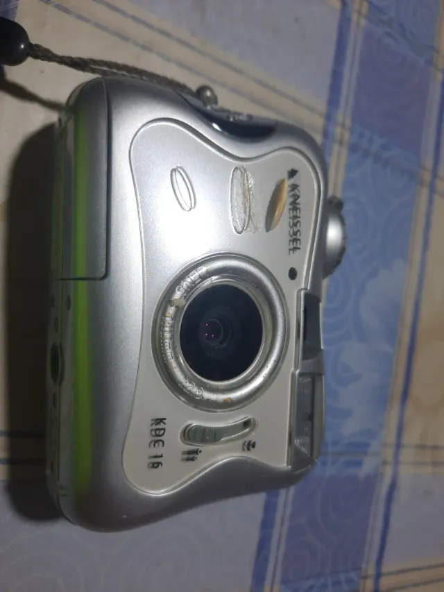 Cámara Digital 4X Zoom Kneissel KDC16