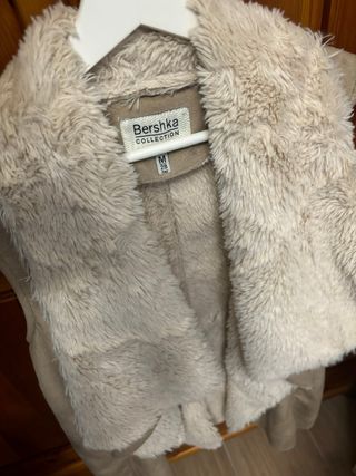 Chaleco Bershka antelina crudo Talla M