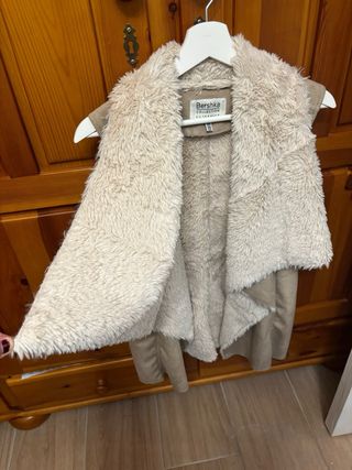 Chaleco Bershka antelina crudo Talla M