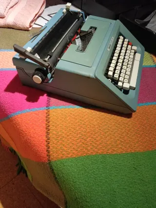 Máquina de escribir Olivetti Studio 46