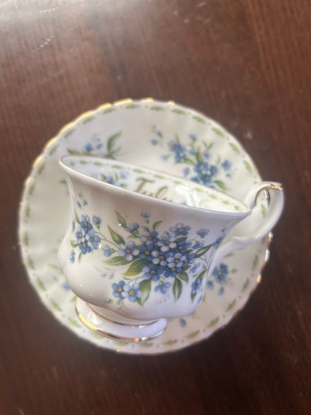 Tazza da tè Royal Albert con piattino