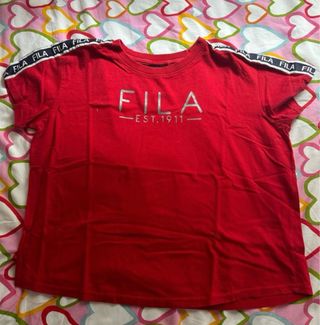 2 magliette e alcuni collant