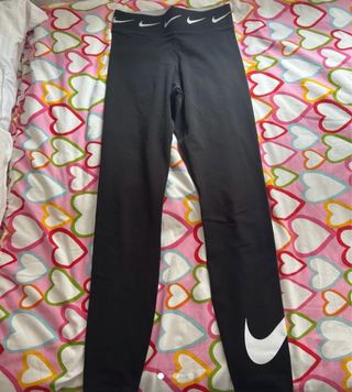 2 magliette e alcuni collant