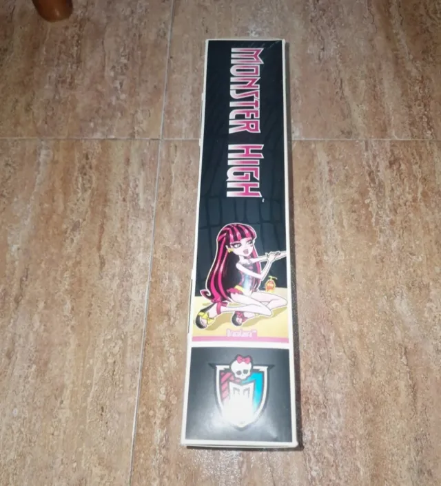 Caja Monster High Draculaura Gloom Beach