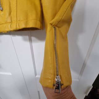 Chaqueta Biker Mostaza Stradivarius Talla L