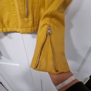 Chaqueta Biker Mostaza Stradivarius Talla L