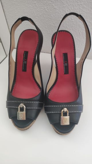 Sandalias cuña Carolina Herrera negras y rojas