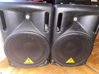 Equipo de Sonido Behringer con Tapa y Trípodes