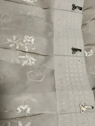 4 tende beige ricamate