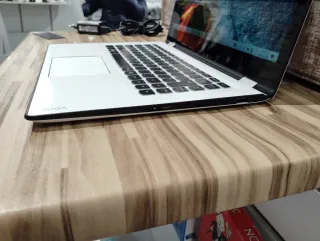 Portátil Lenovo Yoga Táctil