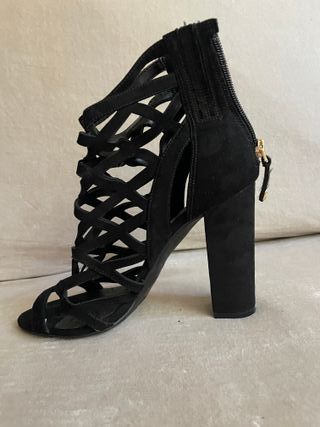 Botín Tacón Negro con Cremallera