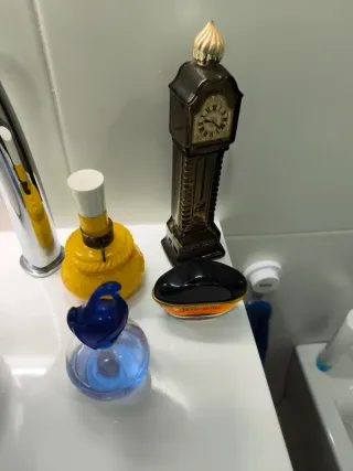 Bottiglie di profumo Avon antiche