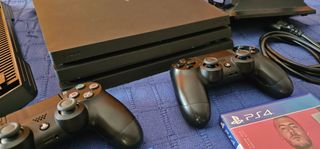 PS4 Pro Original + 2 Mandos + Juegos