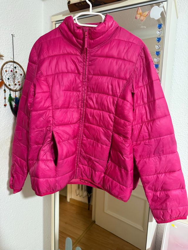 Cazadora acolchada de plumas rosa