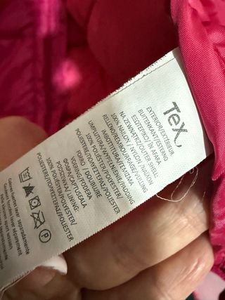 Cazadora acolchada de plumas rosa