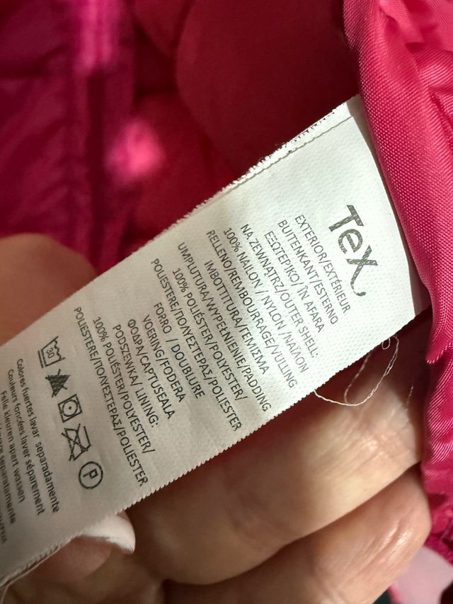 Cazadora acolchada de plumas rosa