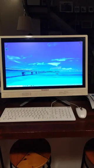 Ordenador AIO Lenovo Beige/Blanco