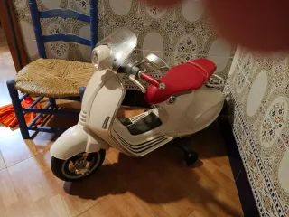 Moto de juguete Vespa para niños