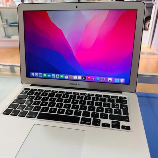 MacBook Air 2017 Silver 8 GB RAM 128 GB