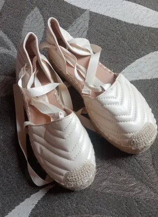 Sandalias planas mujer beige/blanco