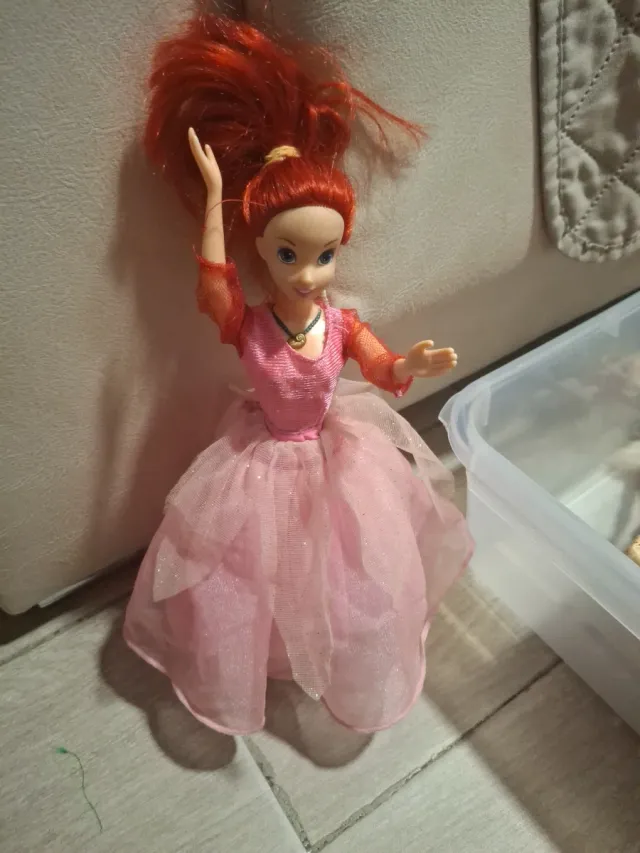 Muñeca Barbie pelo rojo vestido rosa