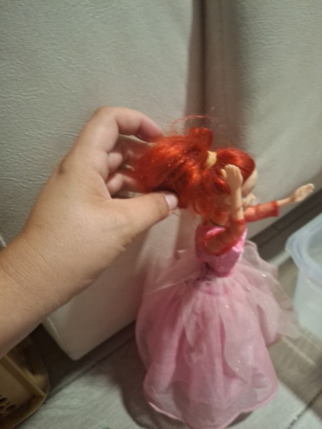 Muñeca Barbie pelo rojo vestido rosa