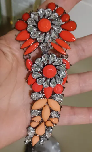 Collana multicolor con pietre