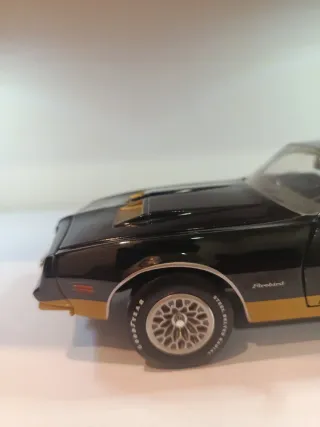 Pontiac Firebird 1:18 ERTL America Muscle