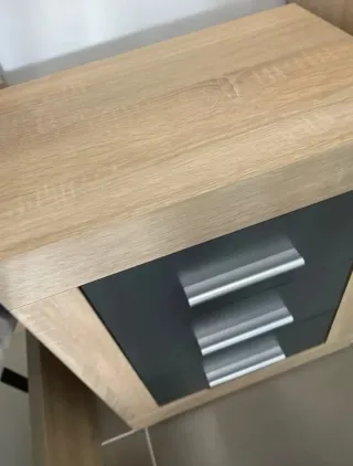 BONITA MESITA DE NOCHE LARA -