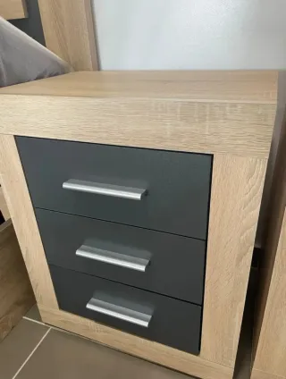 BONITA MESITA DE NOCHE LARA -