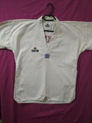 Kimono Taekwondo Daedo Talla L más cinturón marrón