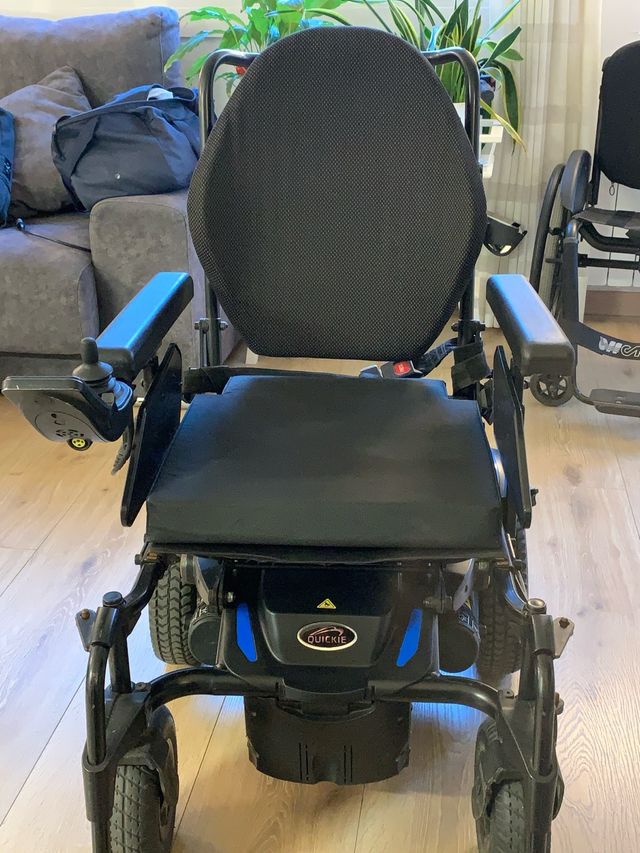 Silla de ruedas eléctrica Quickie basculante