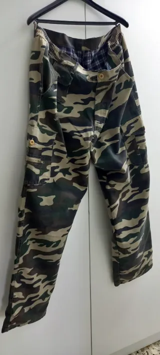 Pantaloni cargo camouflage felpati