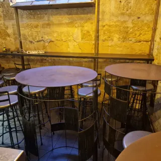 Mesas altas y taburetes de diseño