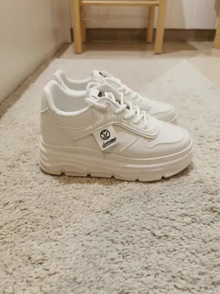 Zapatillas deportivas blancas plataforma