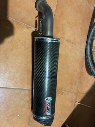 Escape Road Italia Carbono BMW f800s