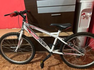 Bicicleta BMX Negra con Reposapiés , bici normal