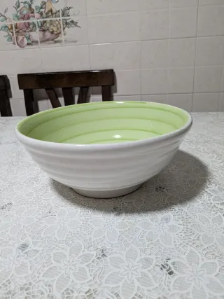 Ciotola in ceramica verde e bianca