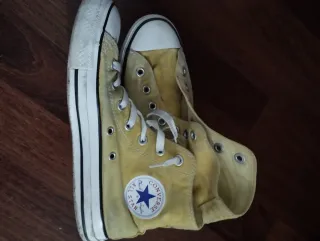 Botas y deportivas variadas