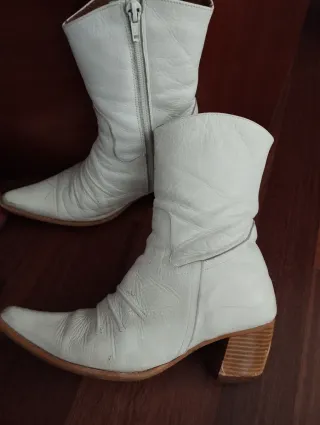 Botas y deportivas variadas