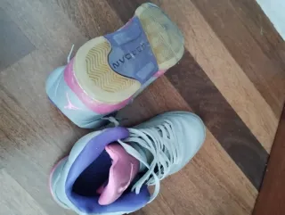 Botas y deportivas variadas