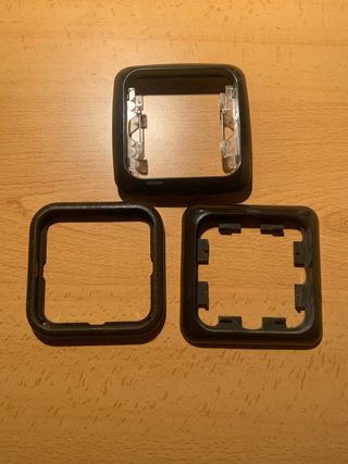 Carcasa negra de pared